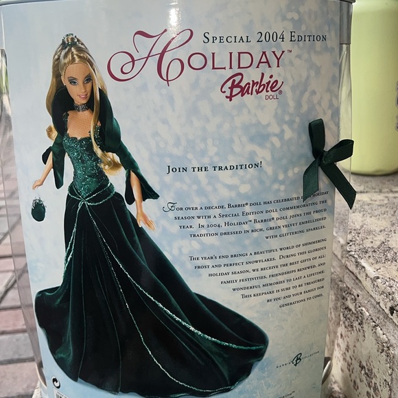 Vintage 2004 Christmas Barbie - Picture 4 of 4